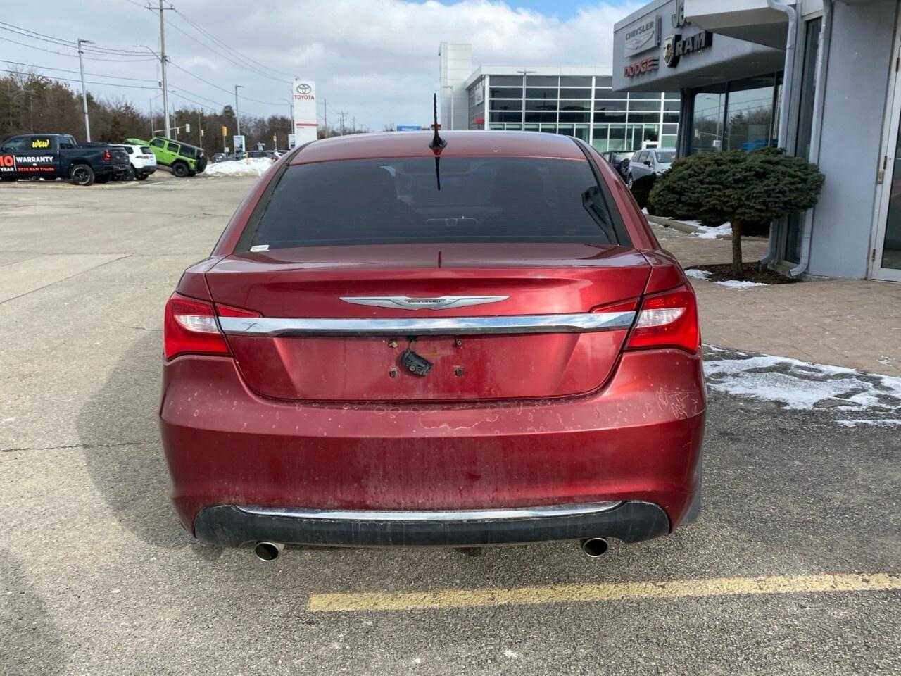 2013 Chrysler 200 4dr Sdn Limited Photo3