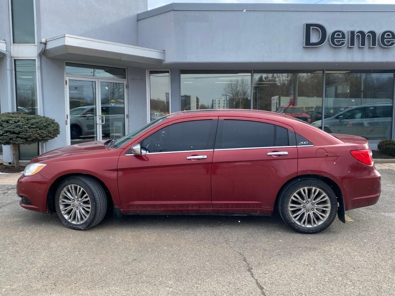 2013 Chrysler 200 4dr Sdn Limited Photo
