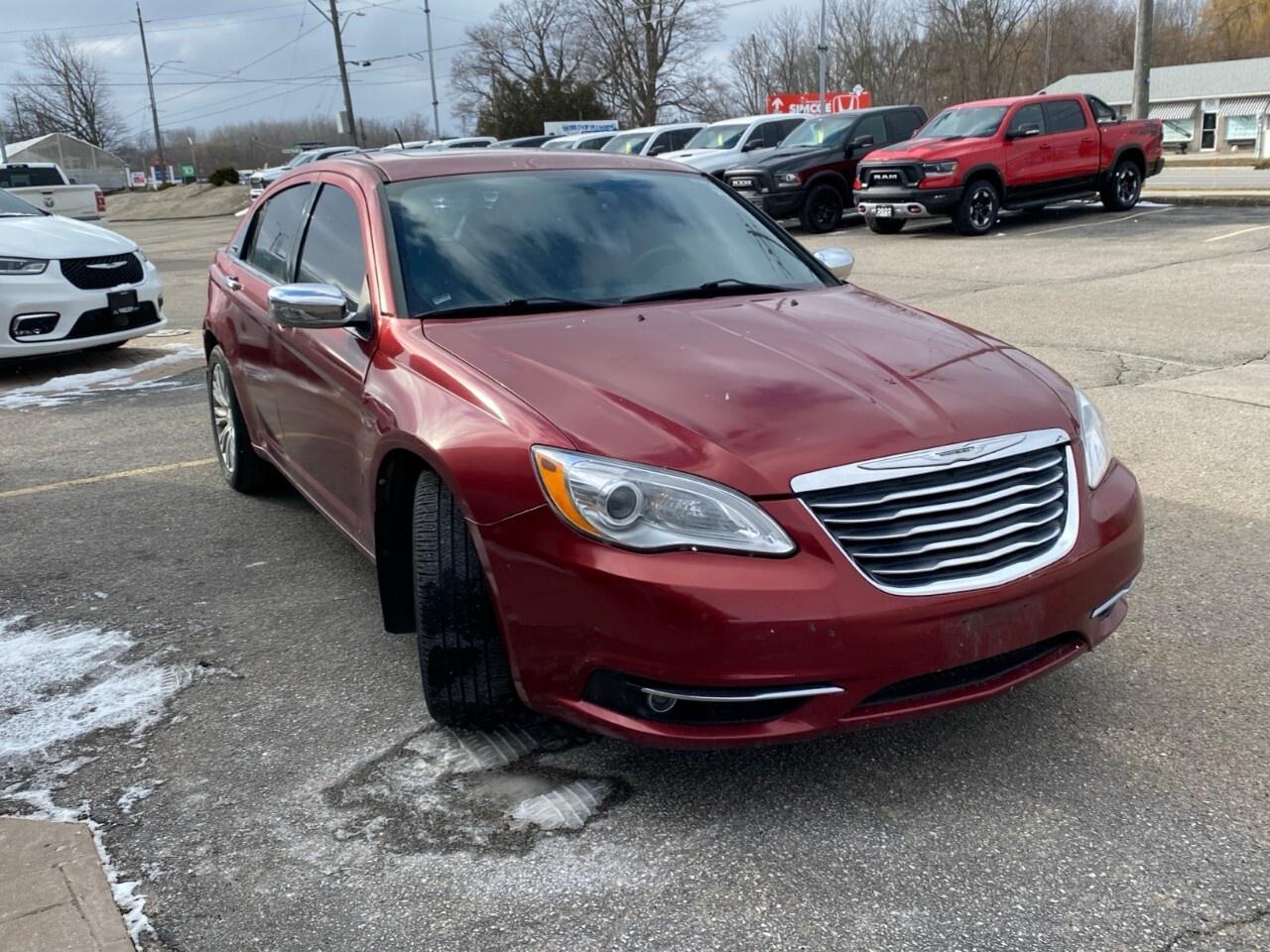 2013 Chrysler 200 4dr Sdn Limited Photo