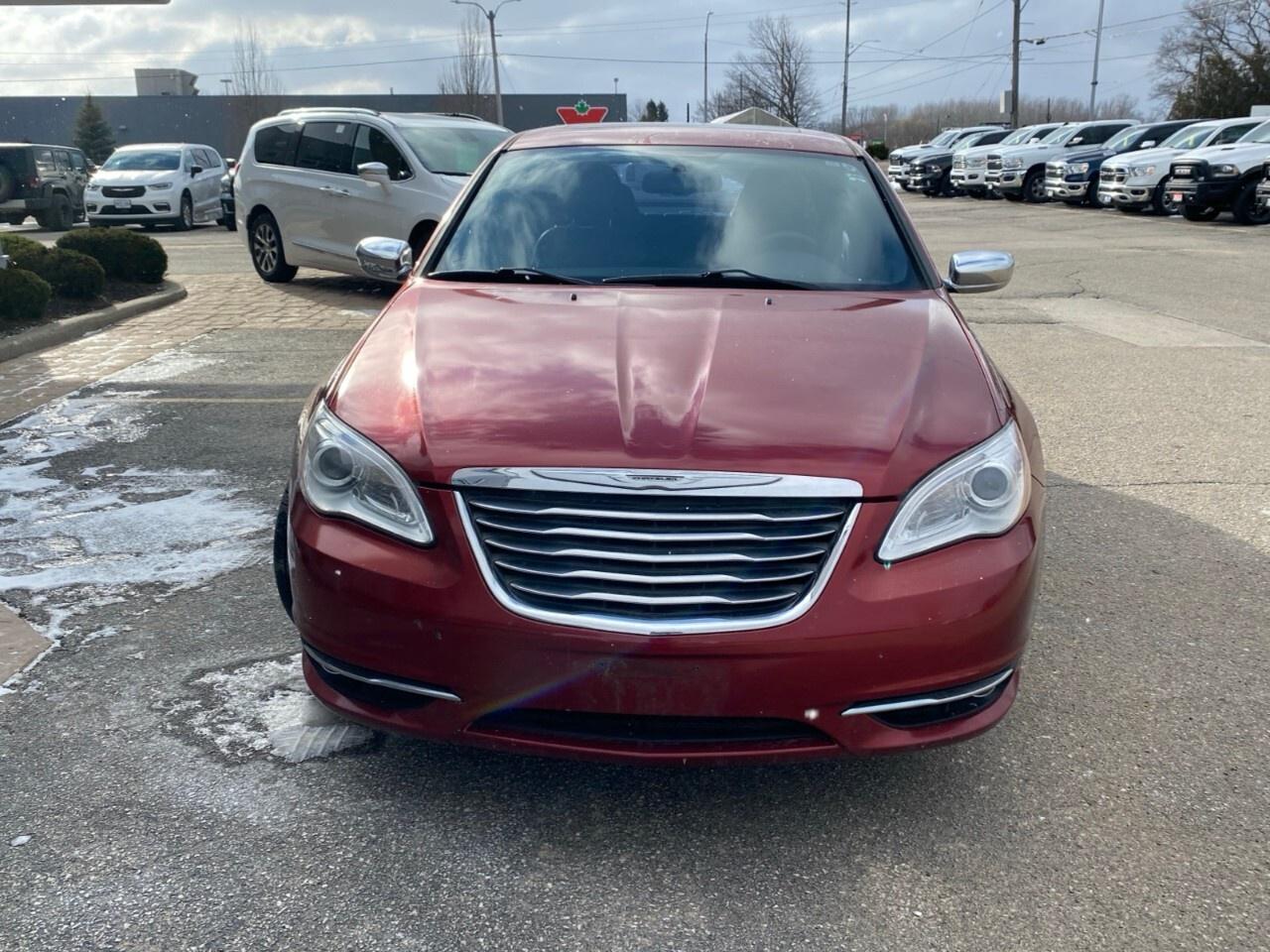 2013 Chrysler 200 4dr Sdn Limited Photo