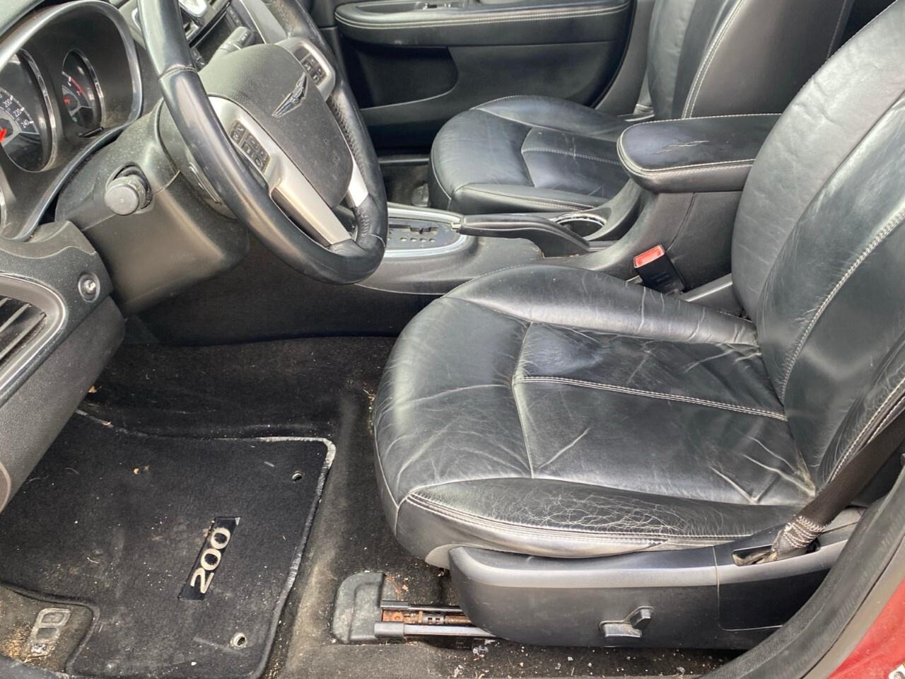 2013 Chrysler 200 4dr Sdn Limited Photo