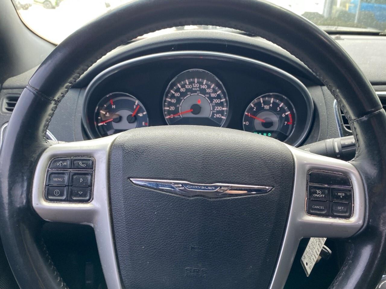 2013 Chrysler 200 4dr Sdn Limited Photo