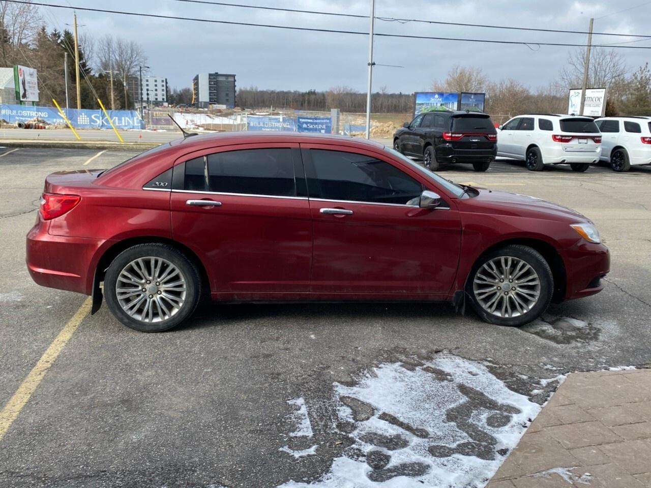 2013 Chrysler 200 4dr Sdn Limited Photo