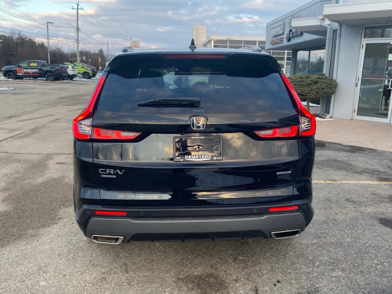 2023 Honda CR-V Hybrid Touring AWD Photo3