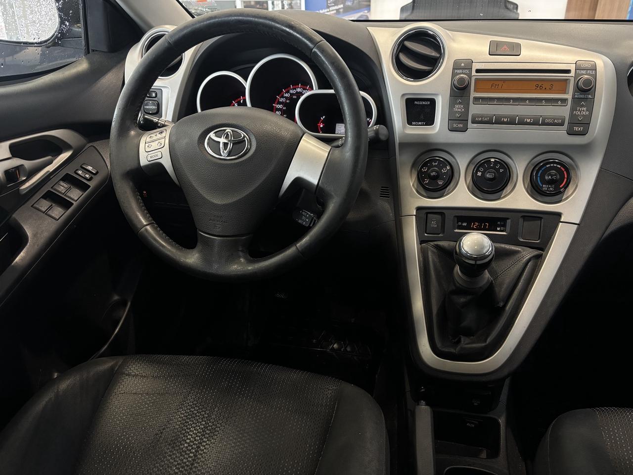 2009 Toyota Matrix XR MODEL   ONE OWNER   2 SETS OF TIRES   SUNROOF Photo