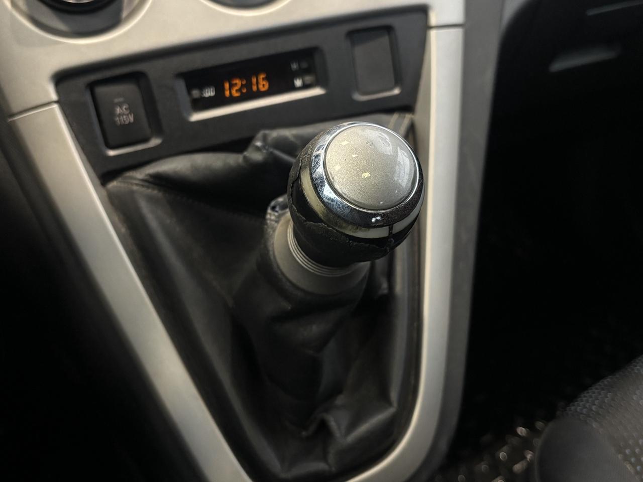 2009 Toyota Matrix XR MODEL   ONE OWNER   2 SETS OF TIRES   SUNROOF Photo