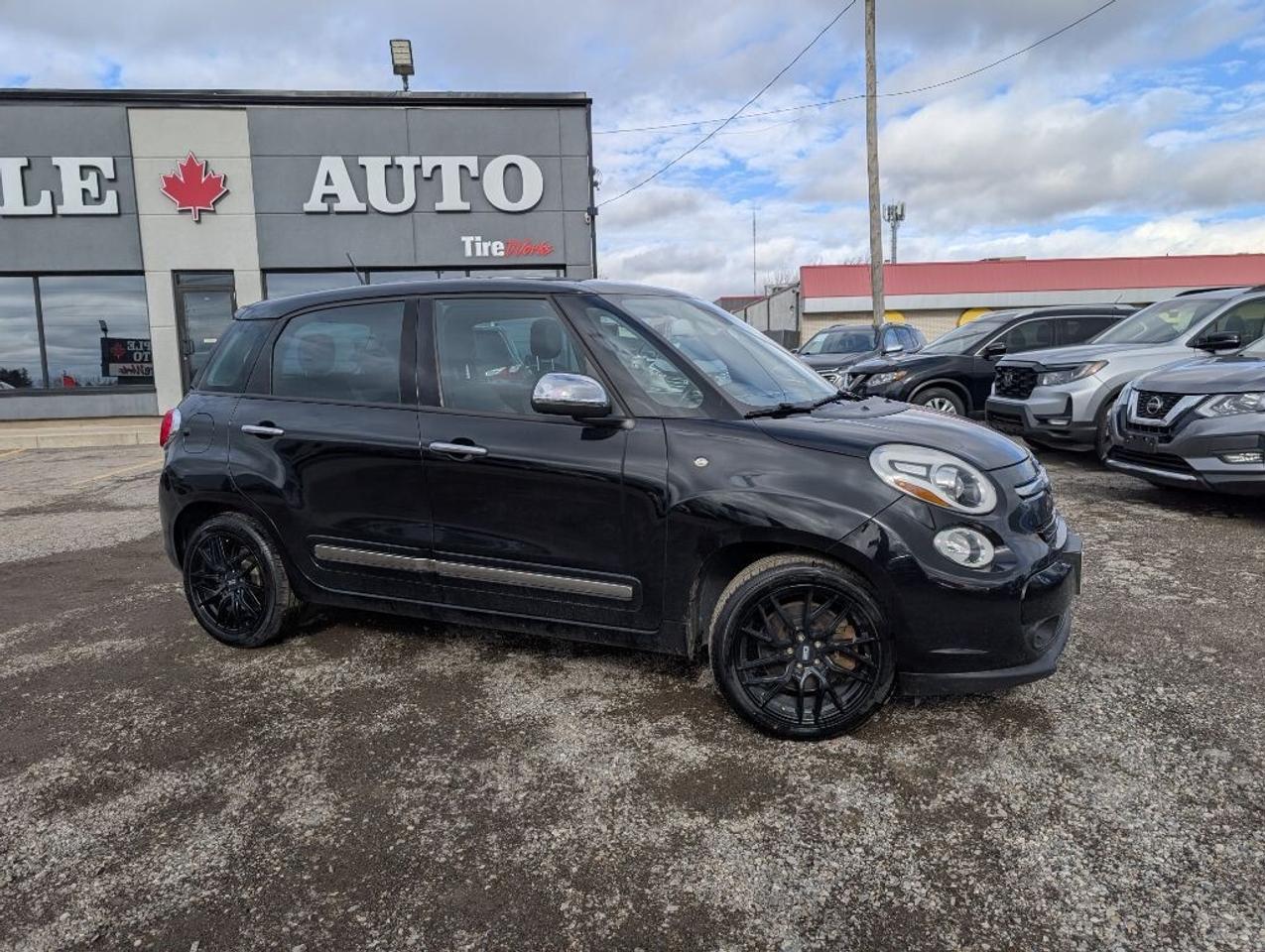 2015 Fiat 500L Lounge   NAV   LEATHER   PANOROOF   CAMERA Photo4