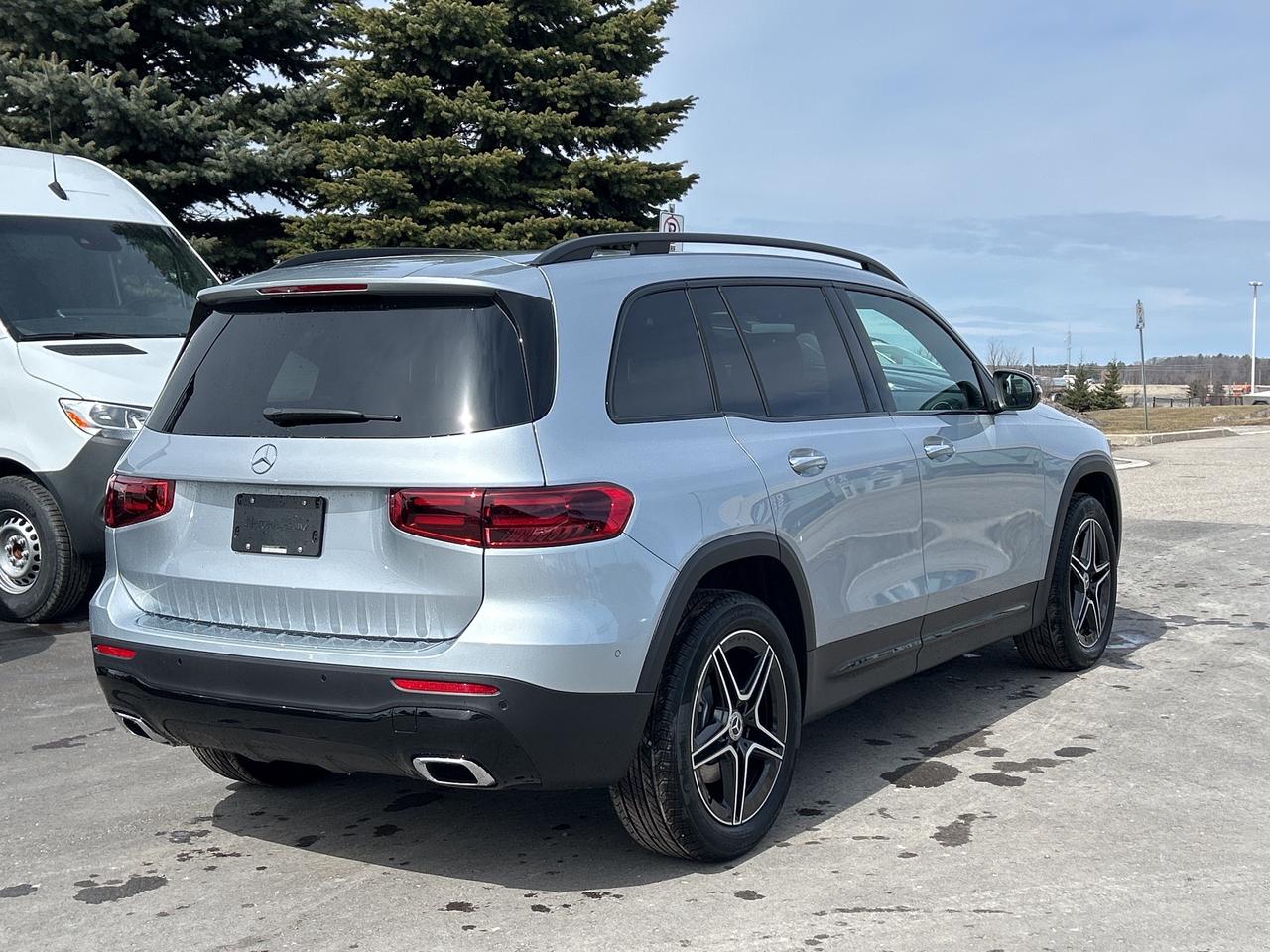 2025 Mercedes-Benz GLB 250 4MATIC Photo