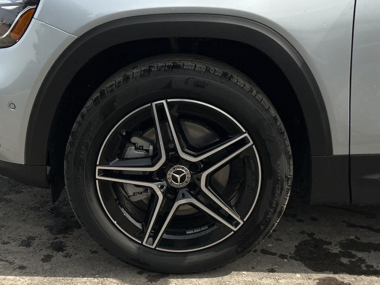 2025 Mercedes-Benz GLB 250 4MATIC Photo