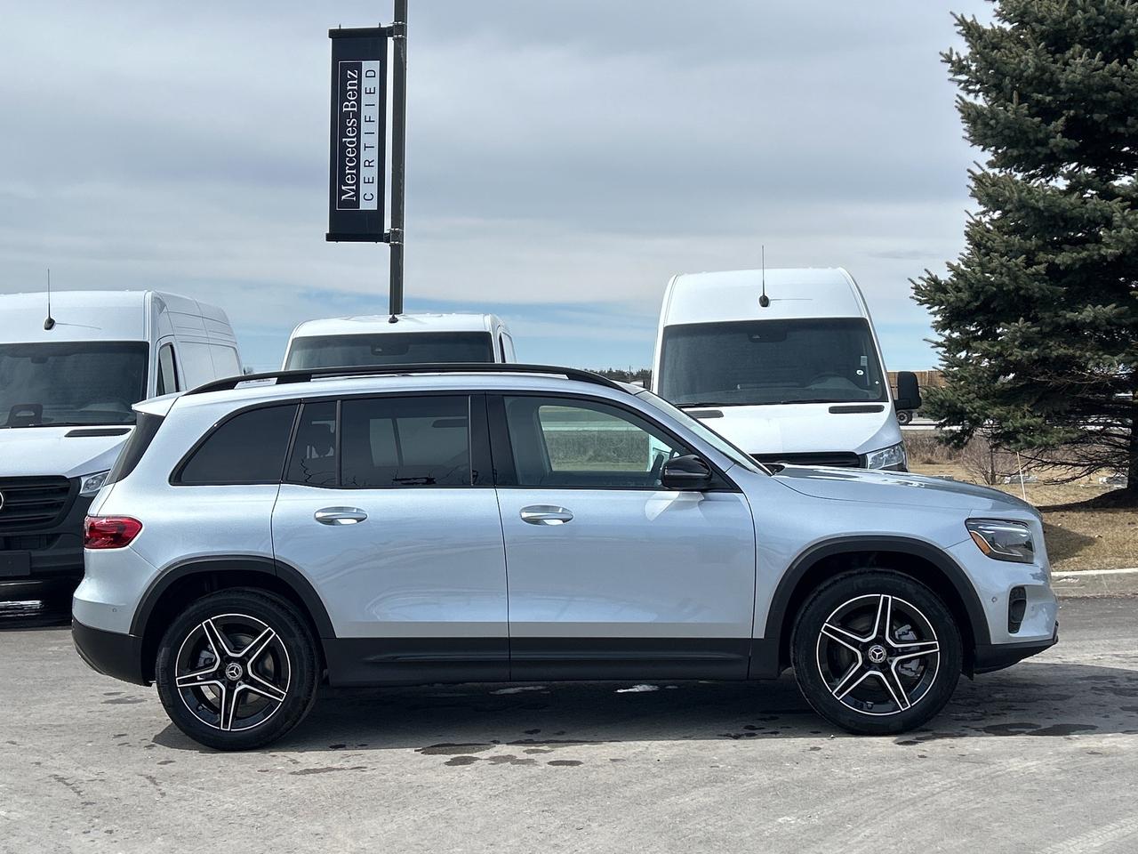 2025 Mercedes-Benz GLB 250 4MATIC Photo