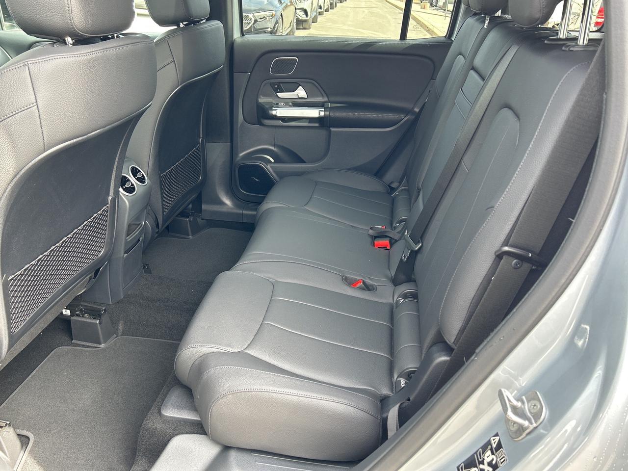 2025 Mercedes-Benz GLB 250 4MATIC Photo