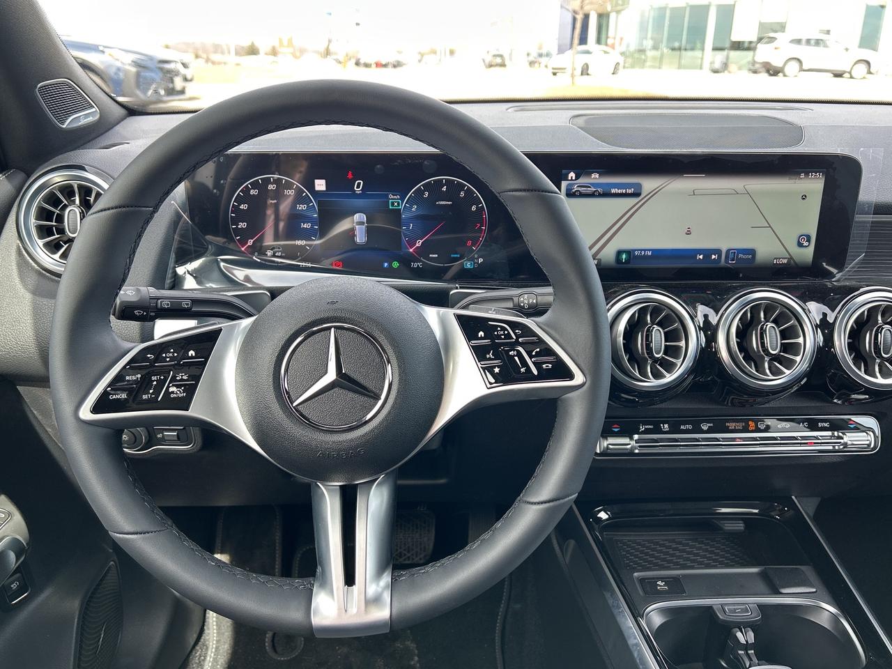 2025 Mercedes-Benz GLB 250 4MATIC Photo