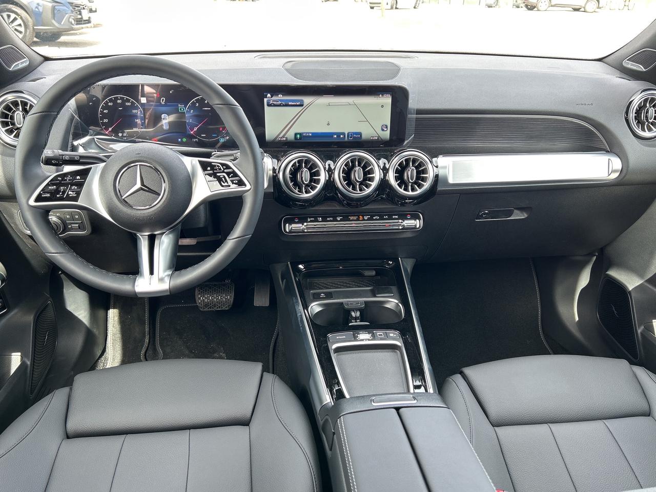 2025 Mercedes-Benz GLB 250 4MATIC Photo