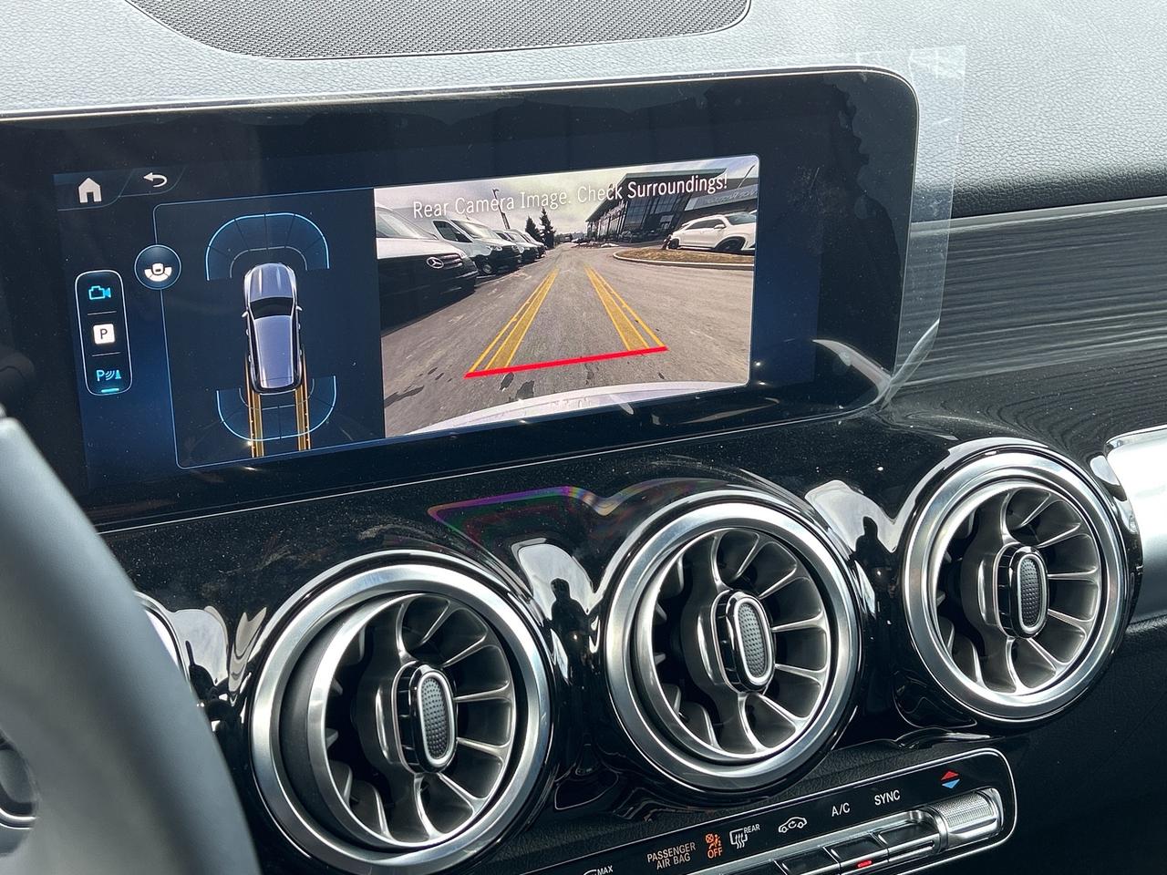 2025 Mercedes-Benz GLB 250 4MATIC Photo