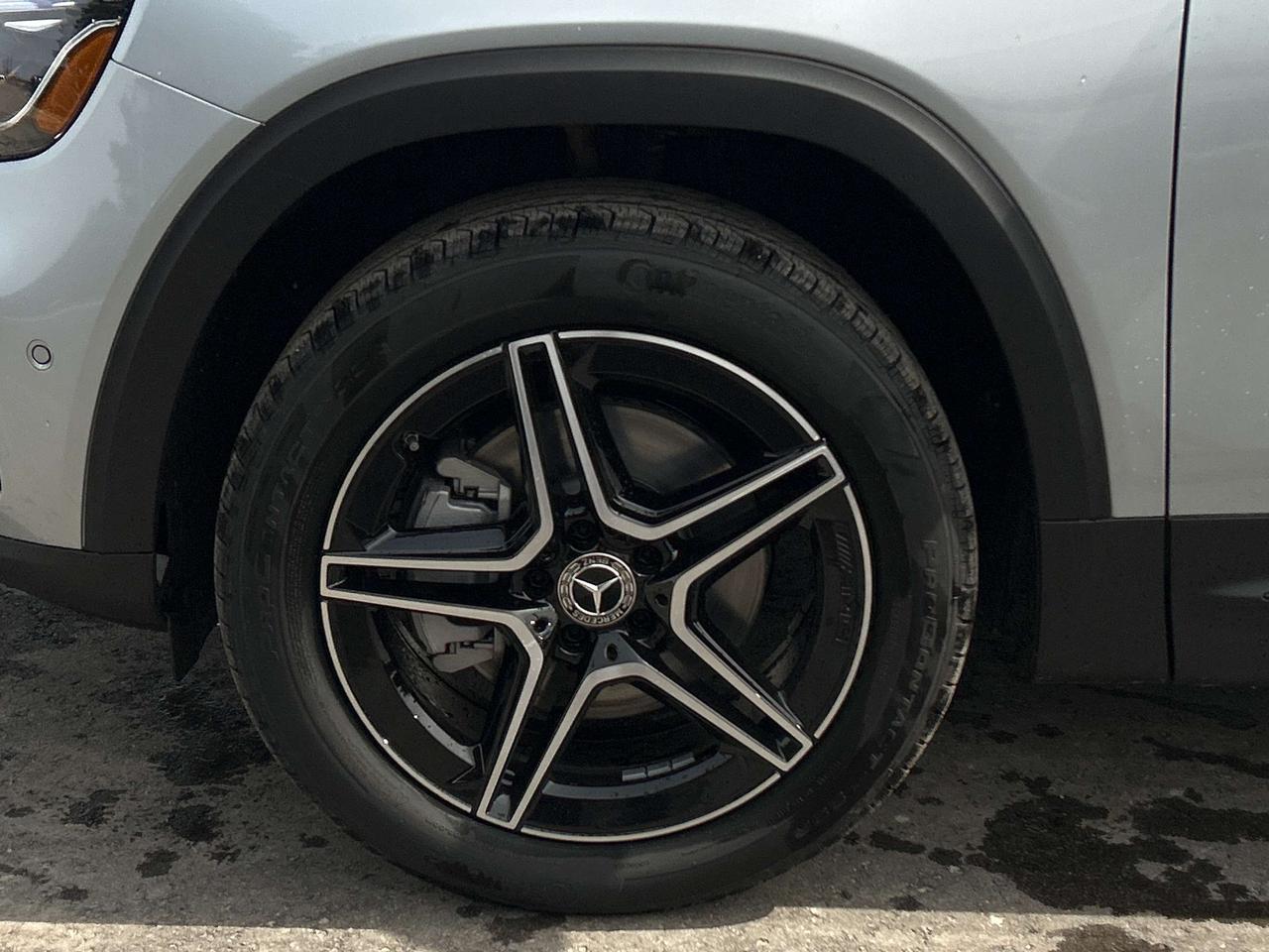 2025 Mercedes-Benz GLB 250 4MATIC Photo