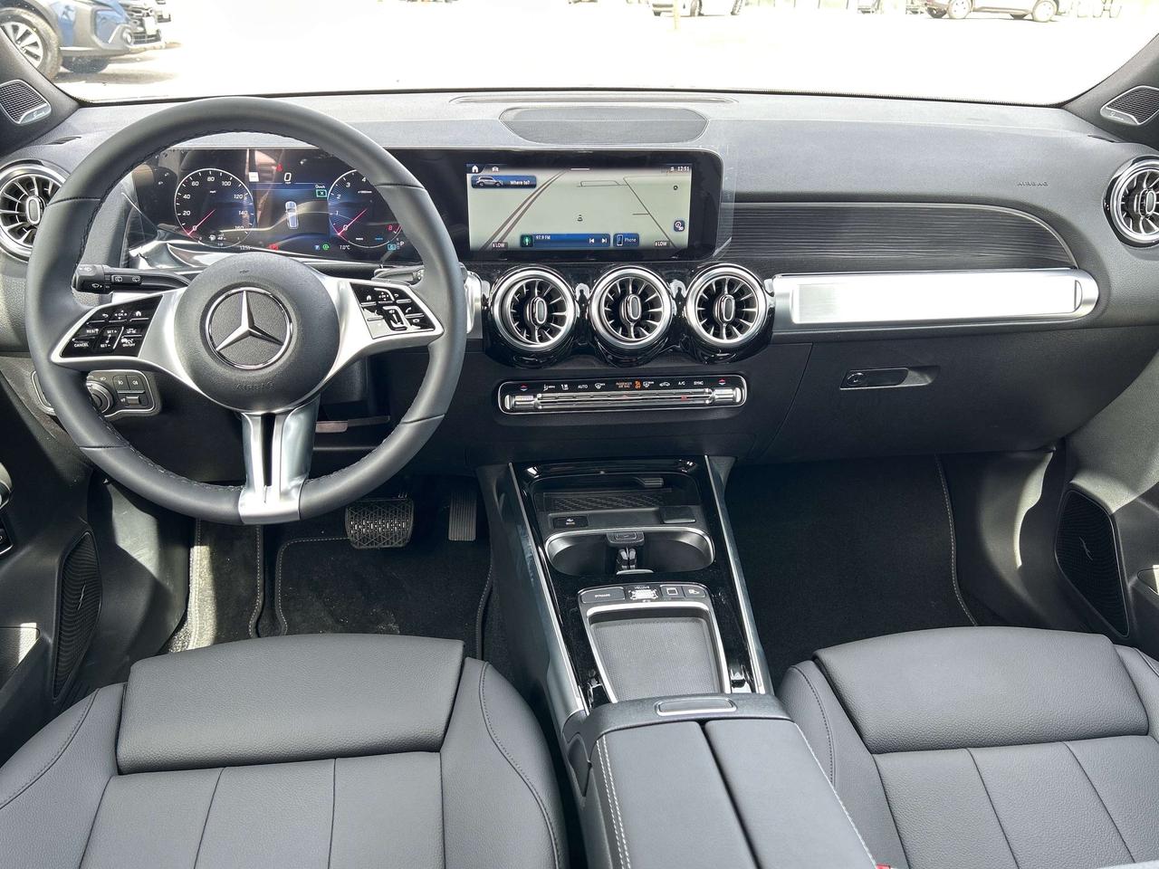 2025 Mercedes-Benz GLB 250 4MATIC Photo
