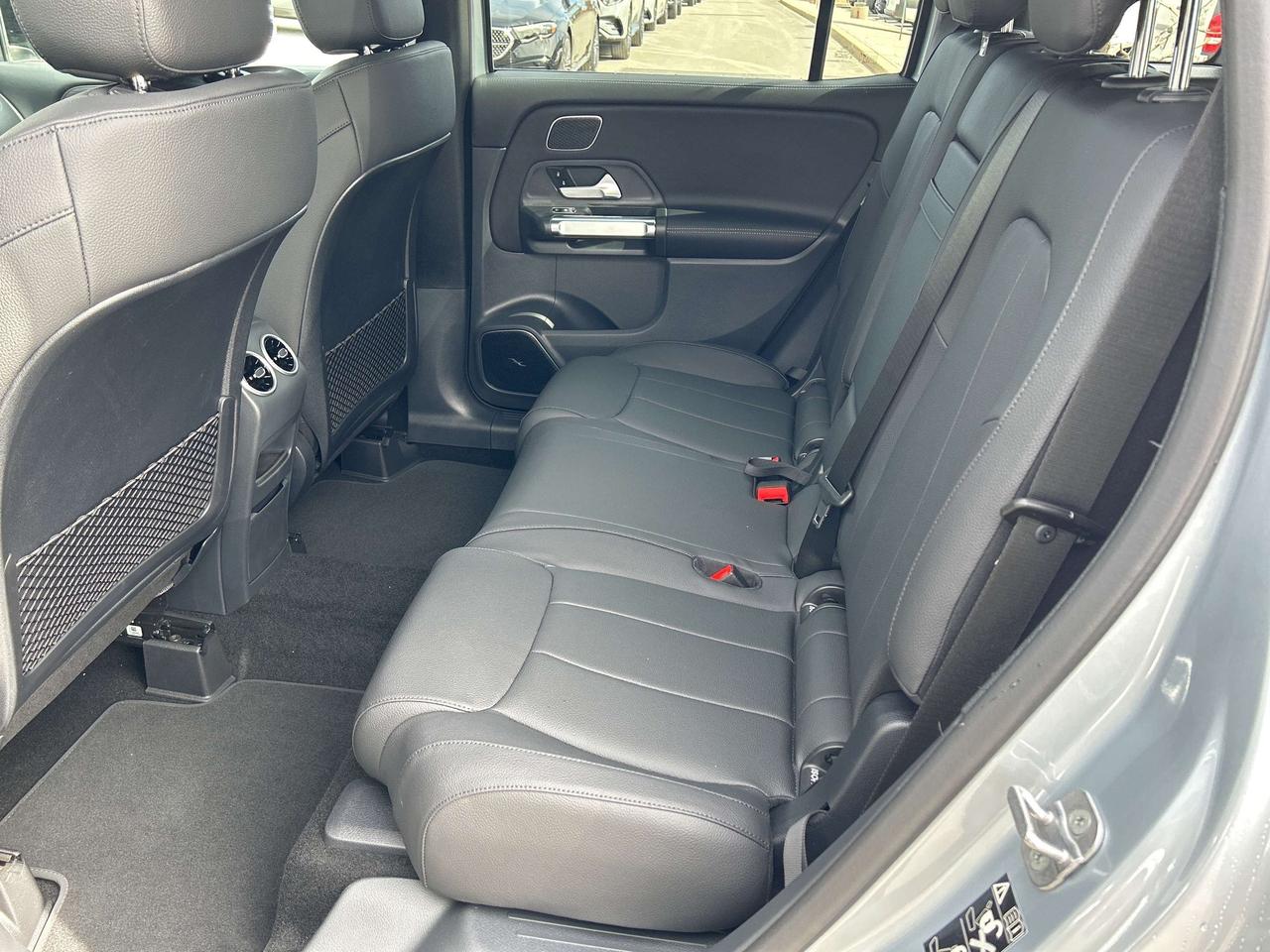 2025 Mercedes-Benz GLB 250 4MATIC Photo