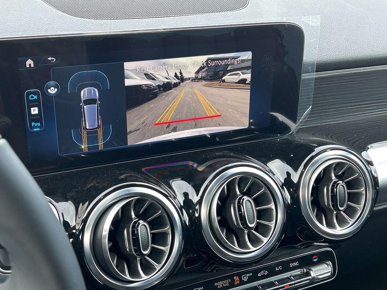 2025 Mercedes-Benz GLB 250 4MATIC Photo