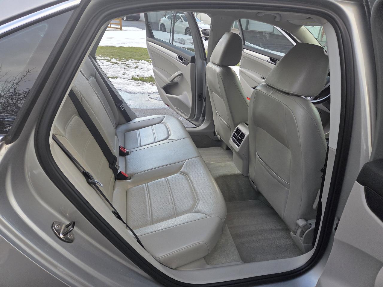 2013 Volkswagen Passat 4DR SDN 2.0 TDI DSG COMFORTLINE Photo