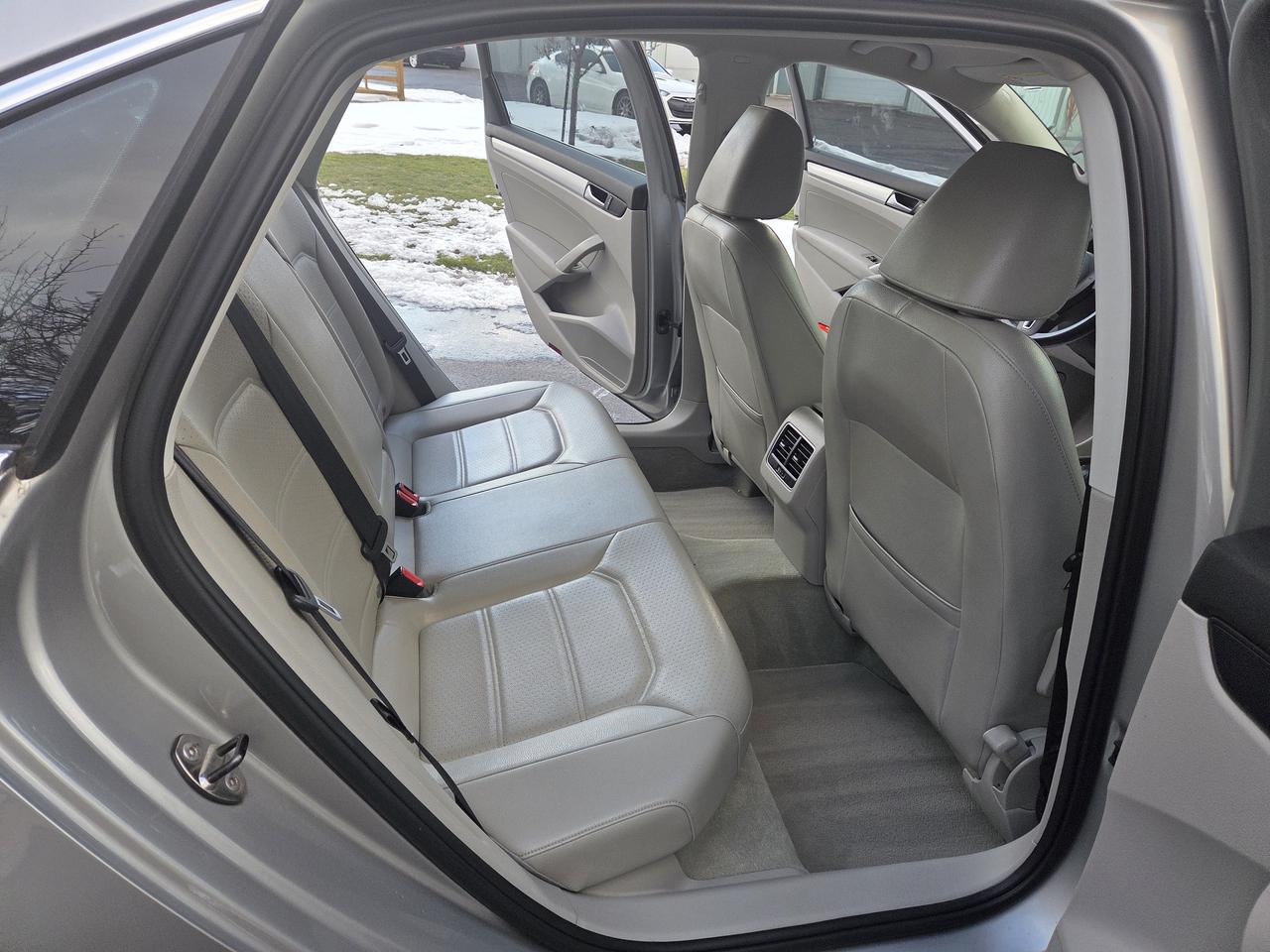 2013 Volkswagen Passat 4DR SDN 2.0 TDI DSG COMFORTLINE Photo