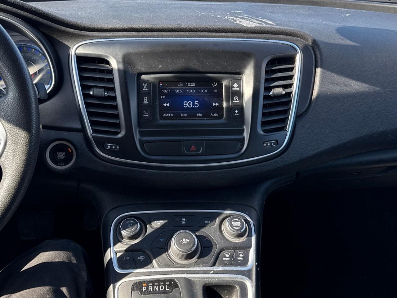 2016 Chrysler 200 LX   LOW KM   NO ACCIDENTS Photo