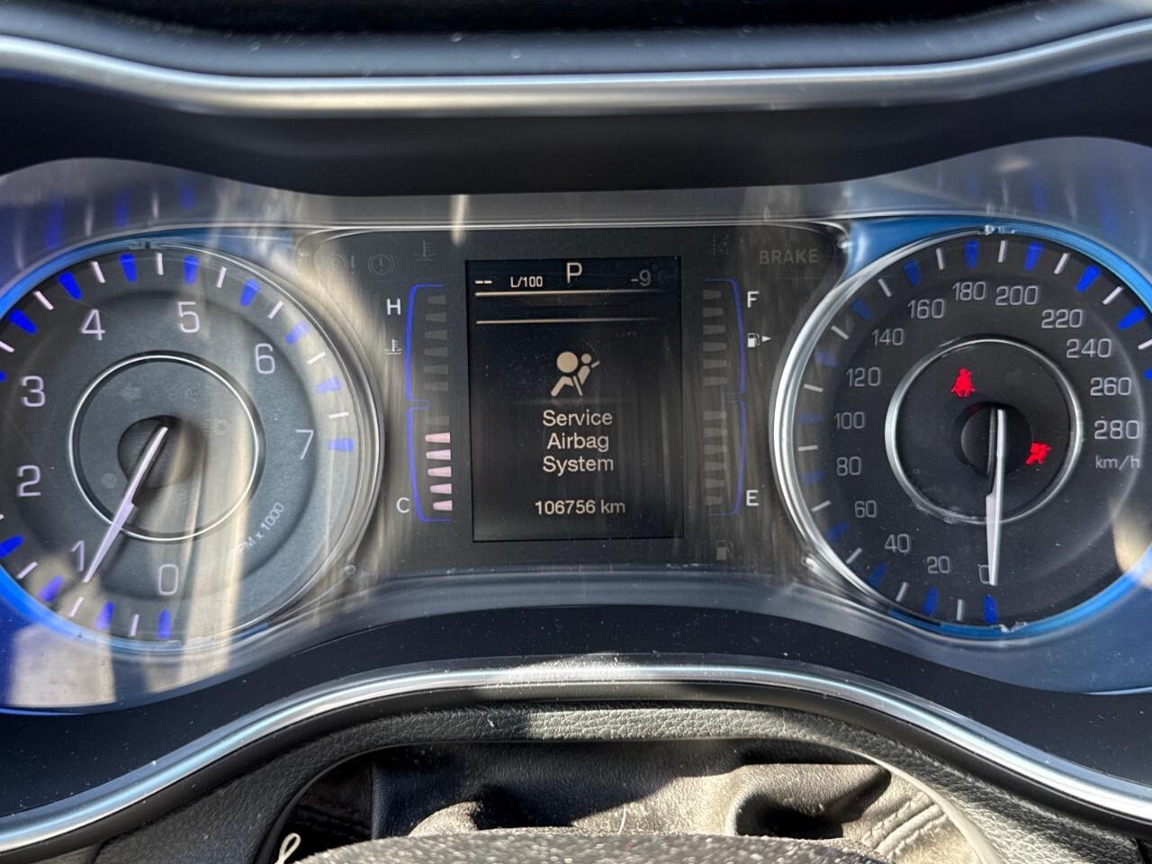 2016 Chrysler 200 LX   LOW KM   NO ACCIDENTS Photo