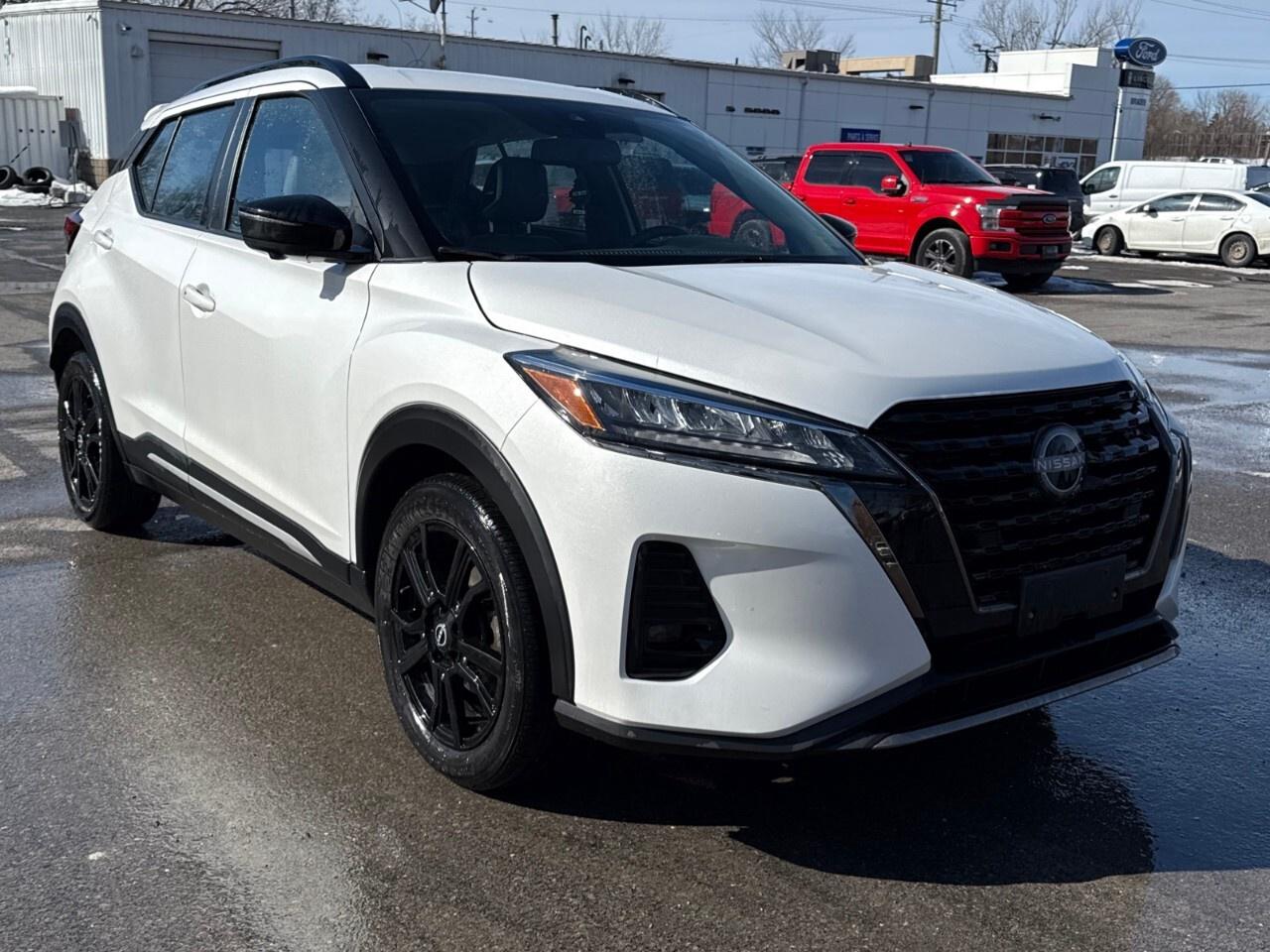 2023 Nissan Kicks SR   LEATHER   PREMIUM PKG Photo2