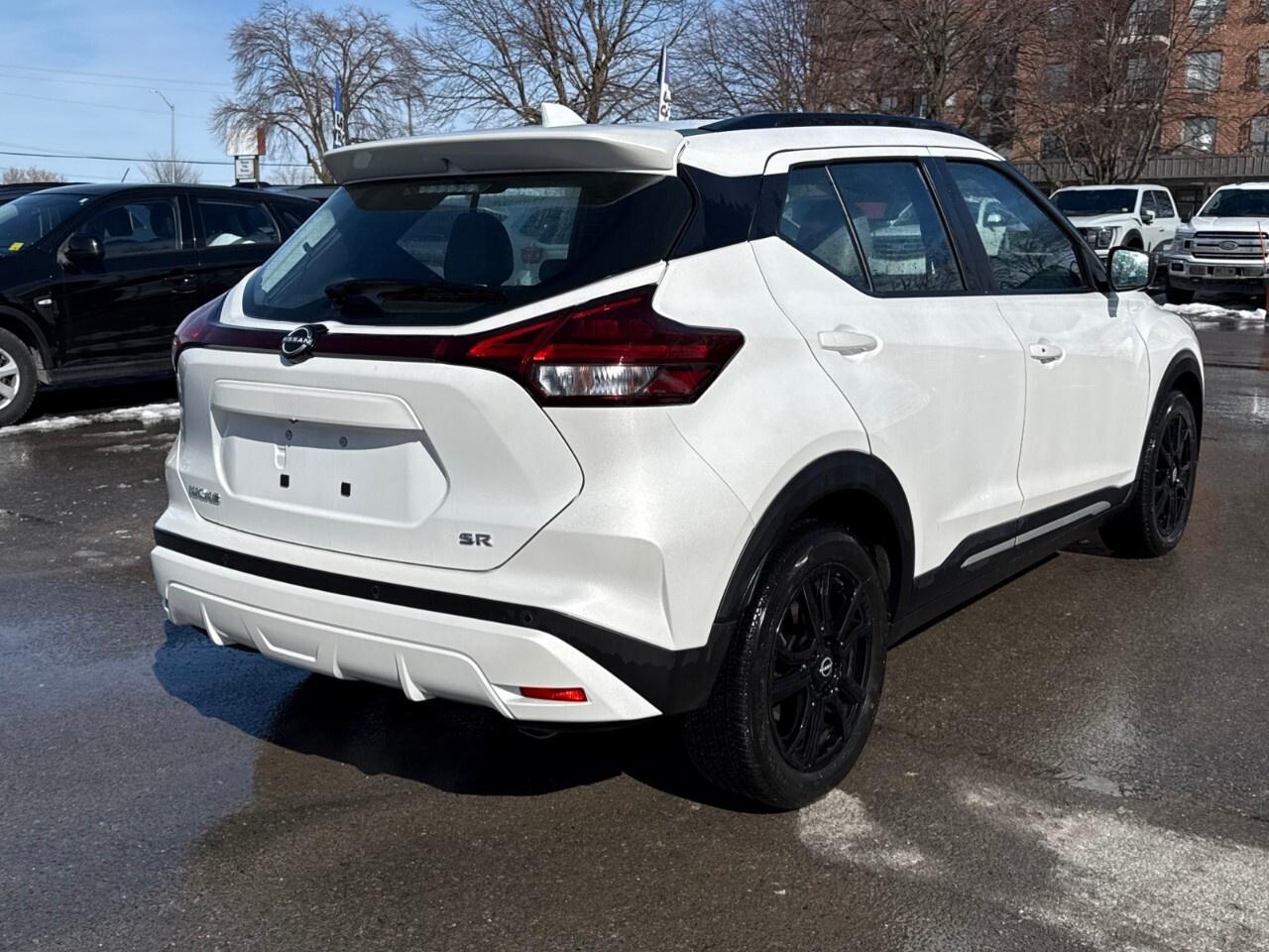 2023 Nissan Kicks SR   LEATHER   PREMIUM PKG Photo4
