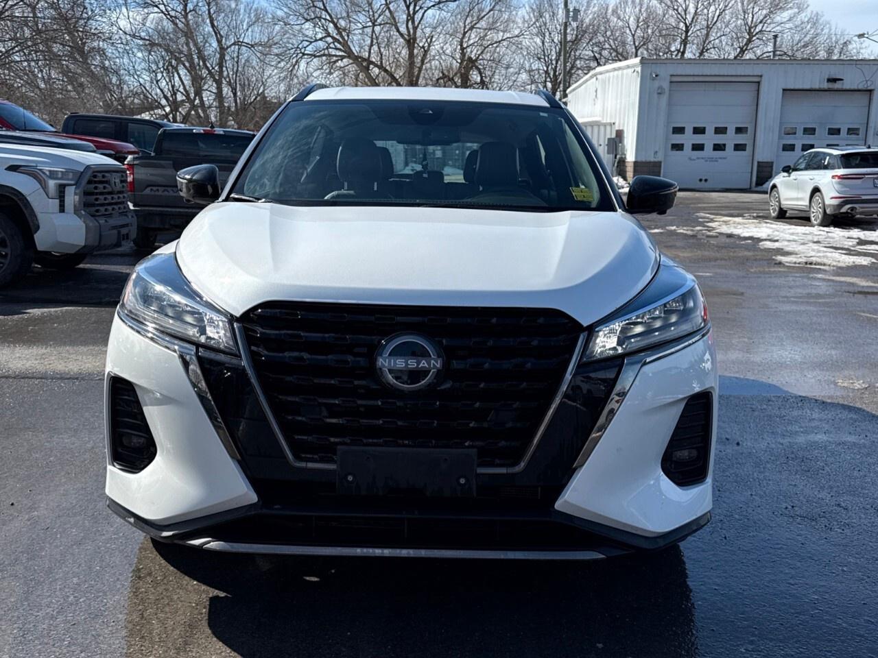 2023 Nissan Kicks SR   LEATHER   PREMIUM PKG Photo