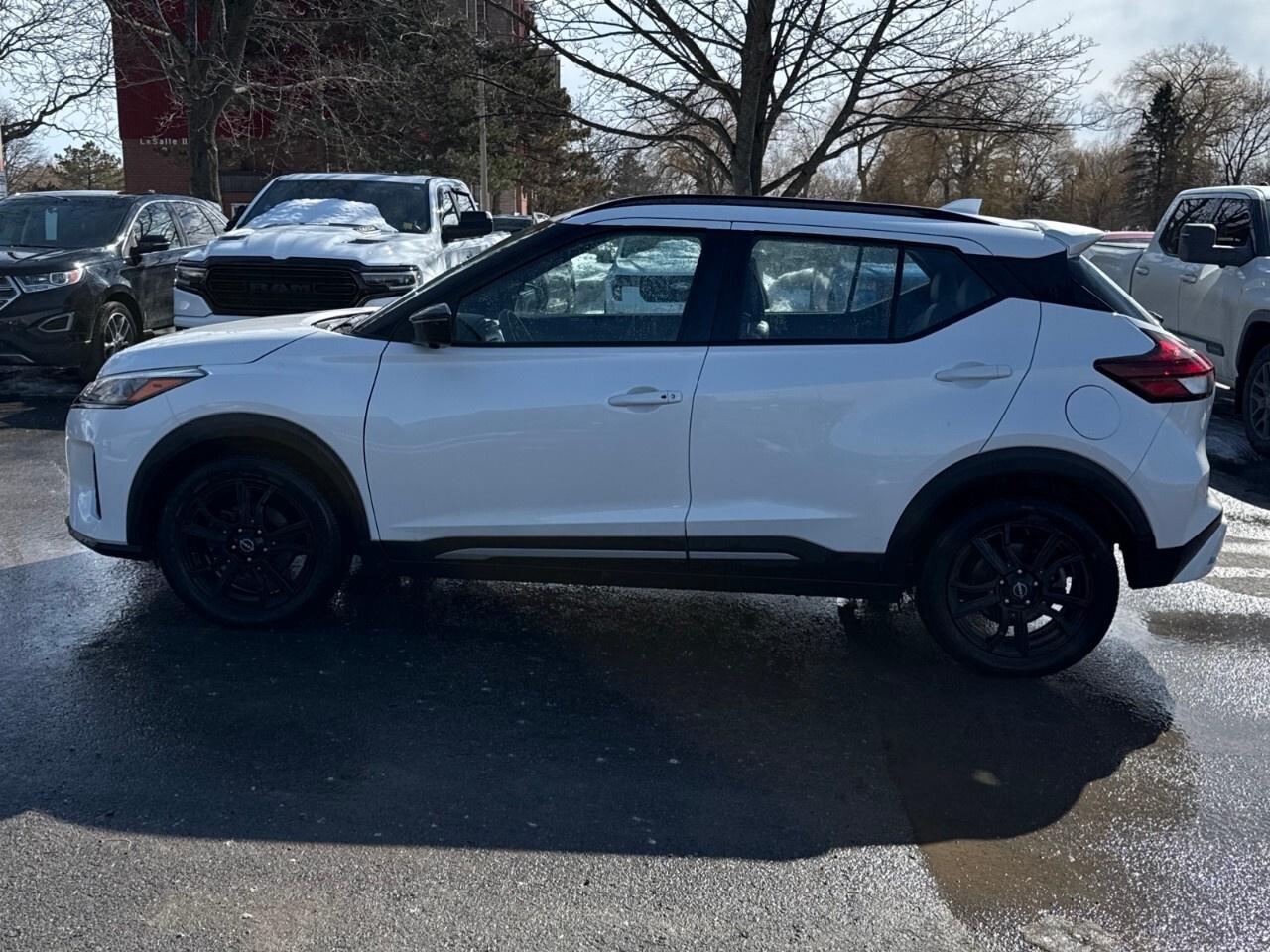 2023 Nissan Kicks SR   LEATHER   PREMIUM PKG Photo