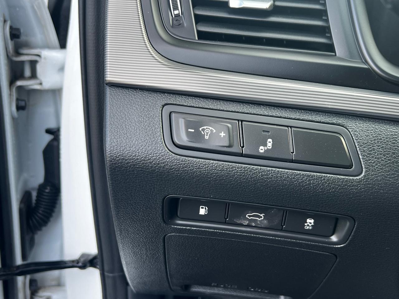 2019 Hyundai Sonata 2.4L Essential w/Sport Pkg Photo