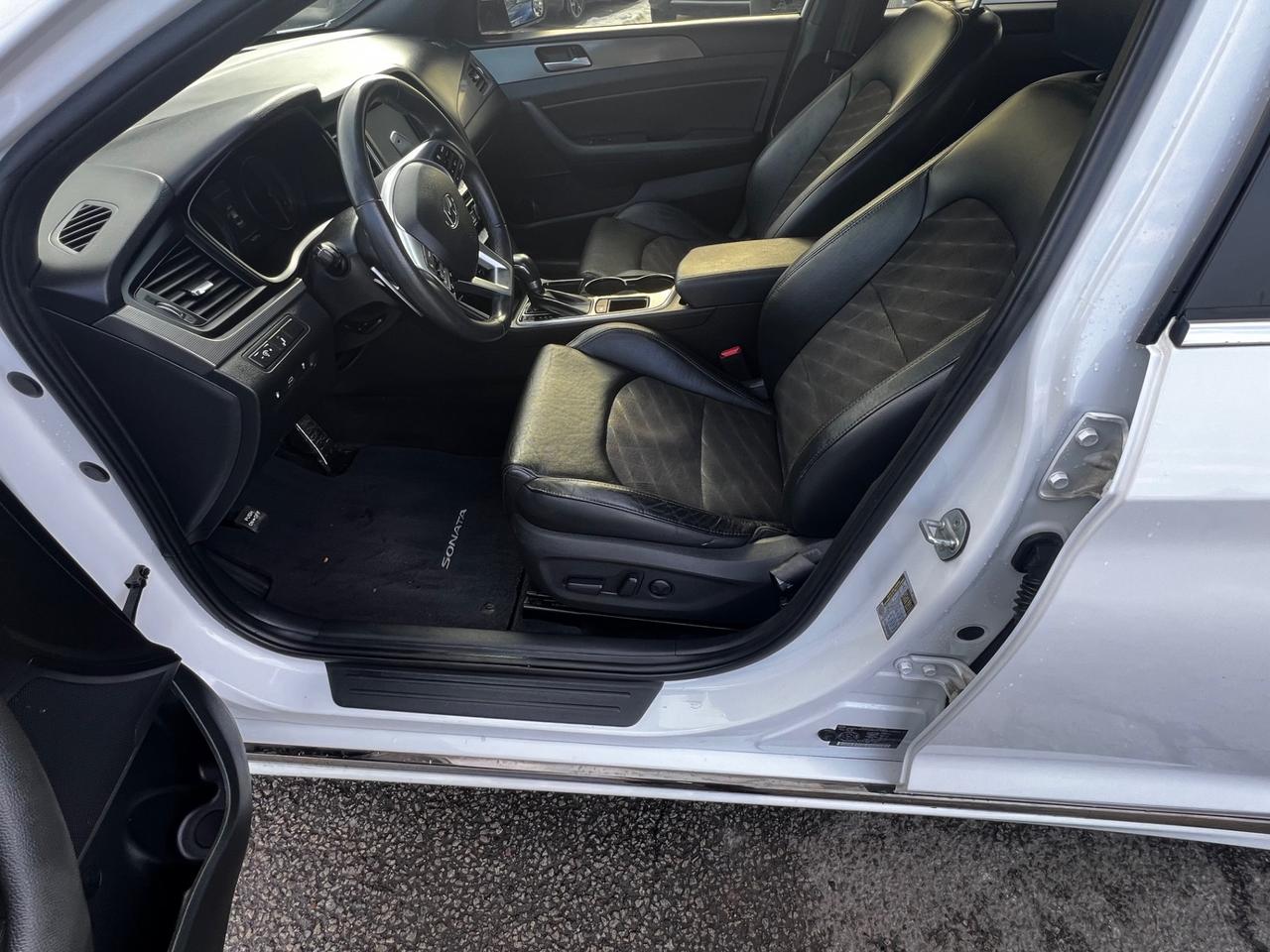 2019 Hyundai Sonata 2.4L Essential w/Sport Pkg Photo