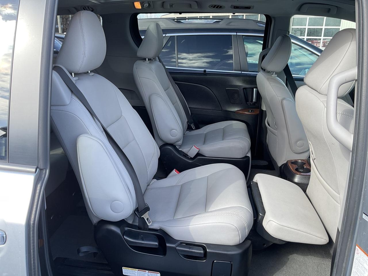 2015 Toyota Sienna LIMITED 7-Passenger V6 - LTHR! NAV! BACK-UP CAM! B Photo