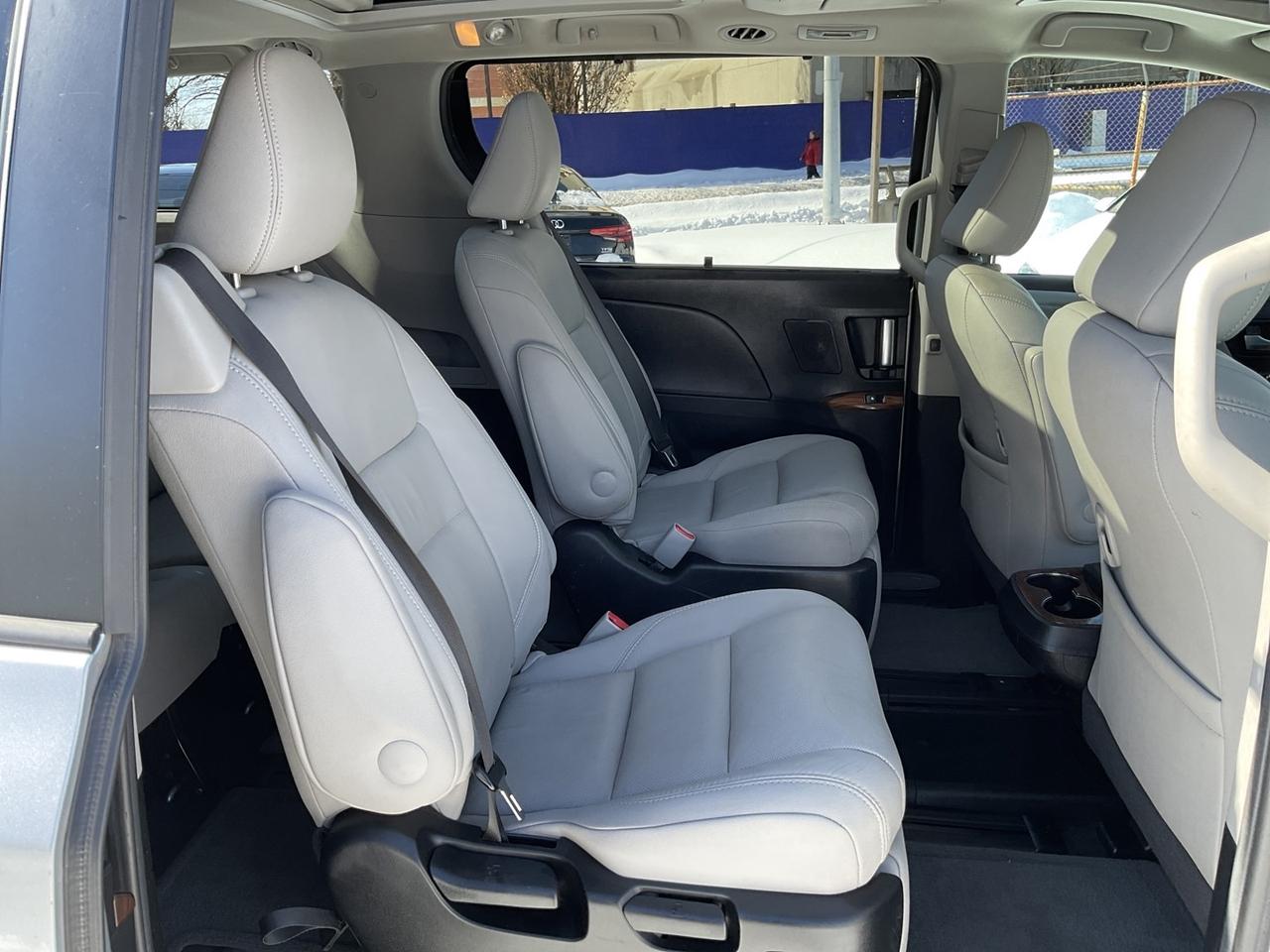 2015 Toyota Sienna LIMITED 7-Passenger V6 - LTHR! NAV! BACK-UP CAM! B Photo