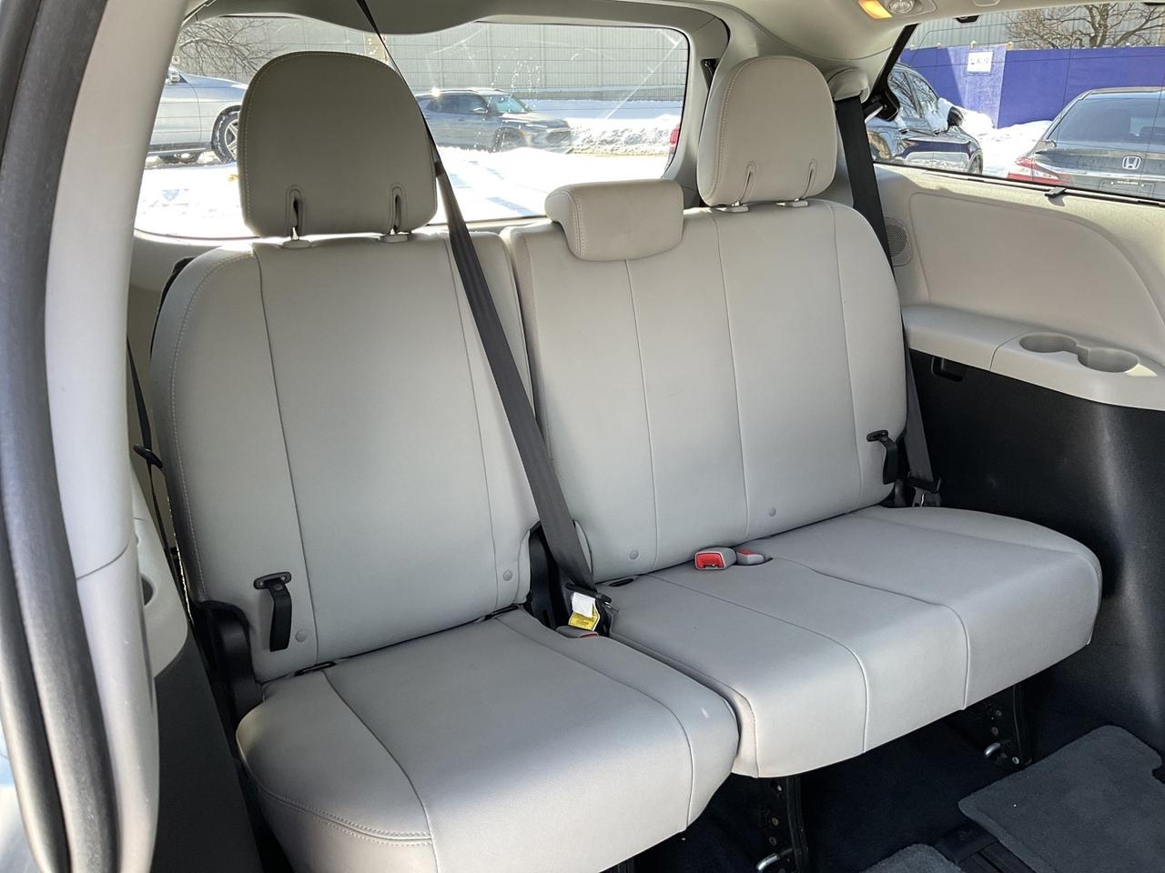 2015 Toyota Sienna LIMITED 7-Passenger V6 - LTHR! NAV! BACK-UP CAM! B Photo