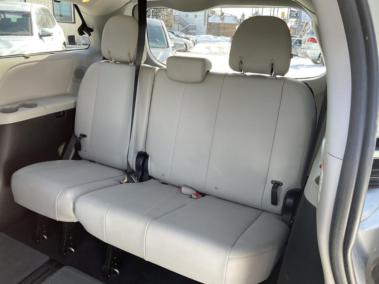 2015 Toyota Sienna LIMITED 7-Passenger V6 - LTHR! NAV! BACK-UP CAM! B Photo