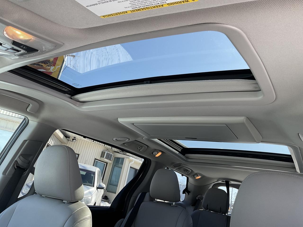 2015 Toyota Sienna LIMITED 7-Passenger V6 - LTHR! NAV! BACK-UP CAM! B Photo