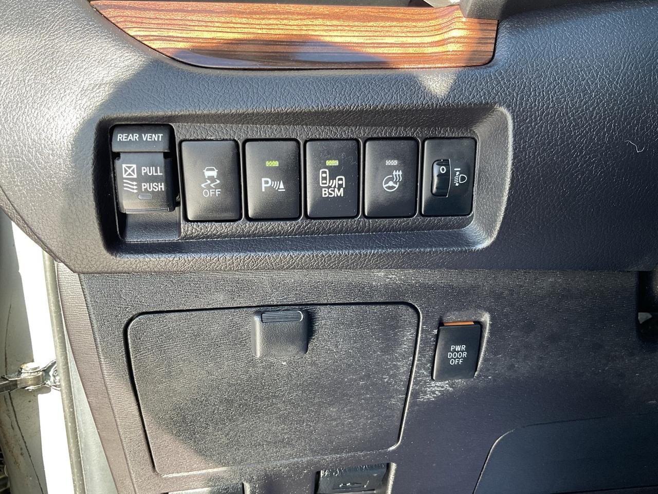 2015 Toyota Sienna LIMITED 7-Passenger V6 - LTHR! NAV! BACK-UP CAM! B Photo