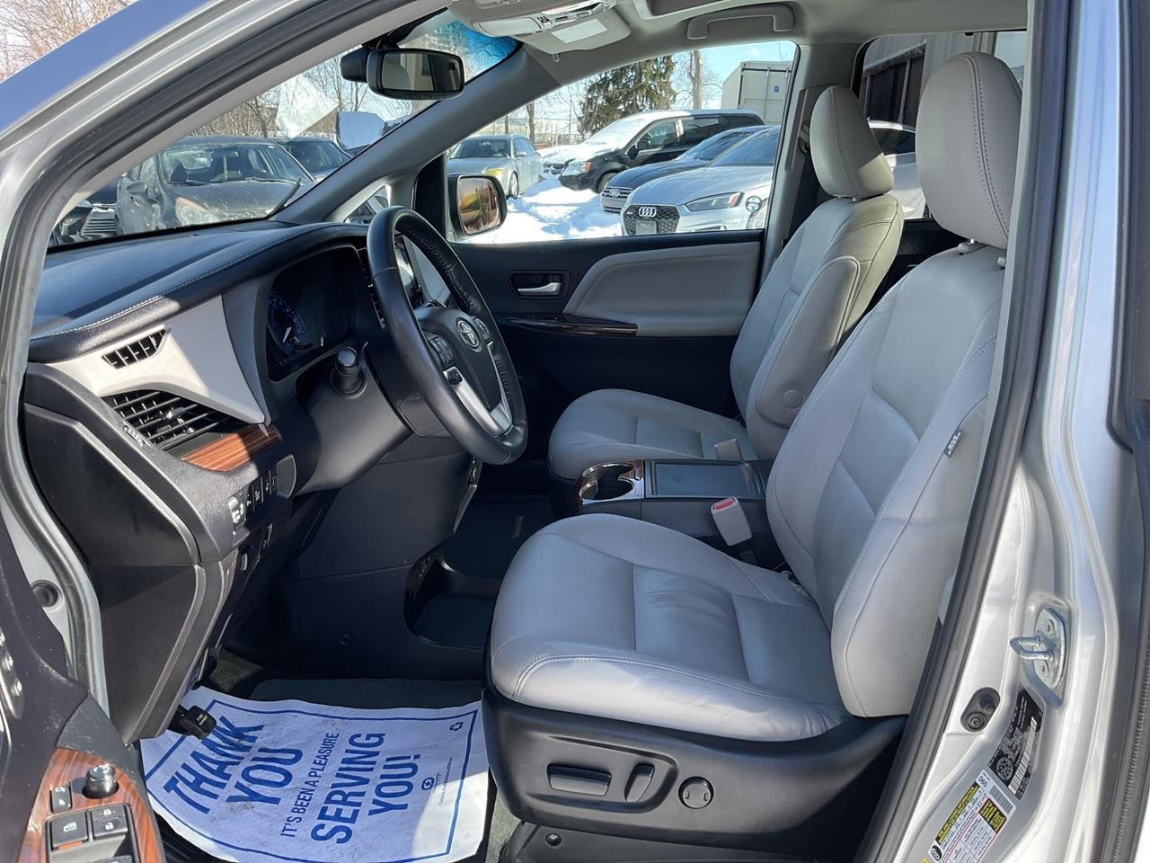 2015 Toyota Sienna LIMITED 7-Passenger V6 - LTHR! NAV! BACK-UP CAM! B Photo