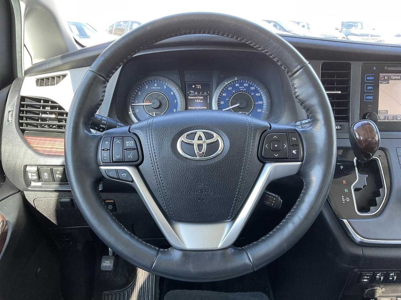 2015 Toyota Sienna LIMITED 7-Passenger V6 - LTHR! NAV! BACK-UP CAM! B Photo