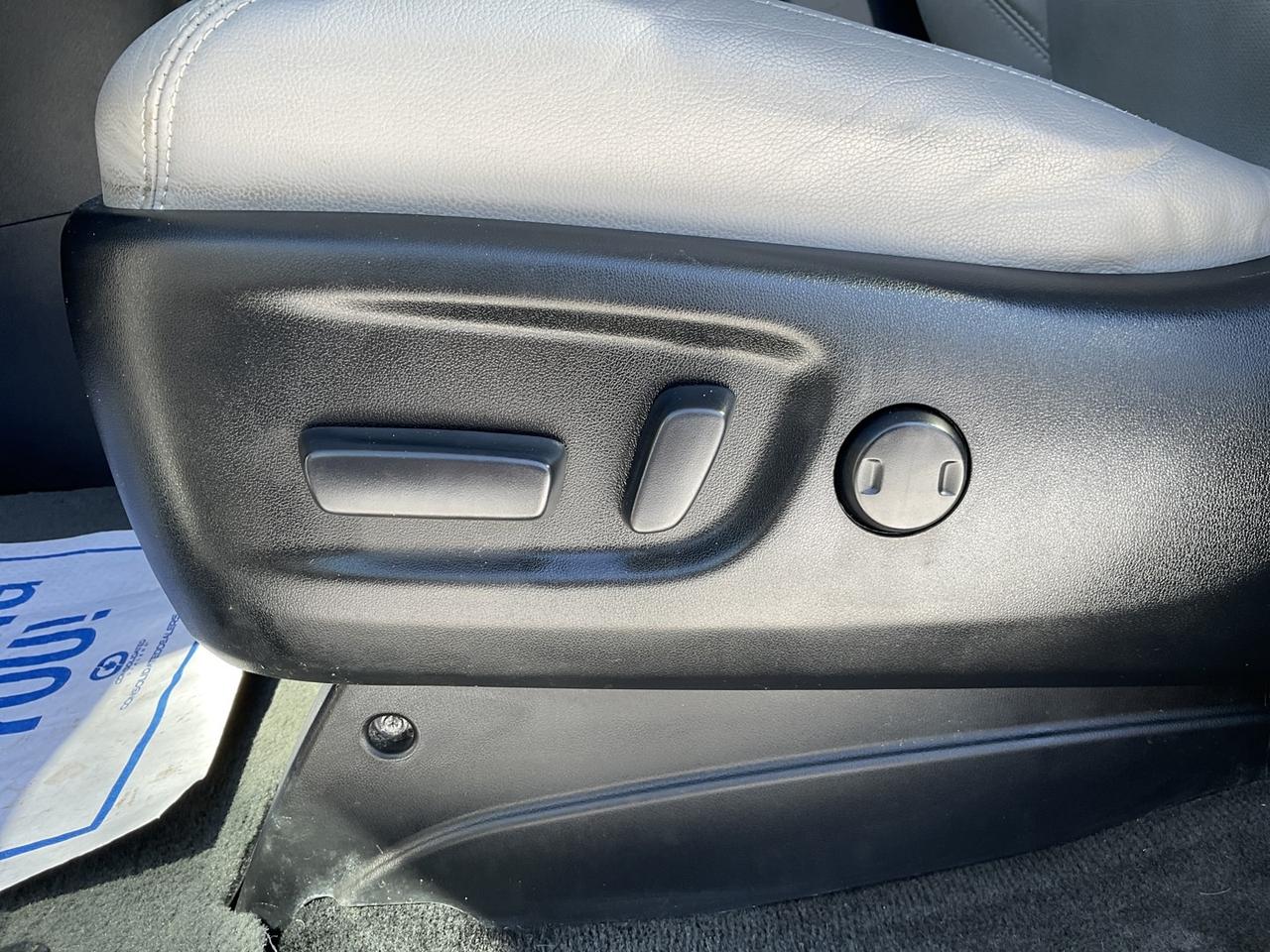 2015 Toyota Sienna LIMITED 7-Passenger V6 - LTHR! NAV! BACK-UP CAM! B Photo