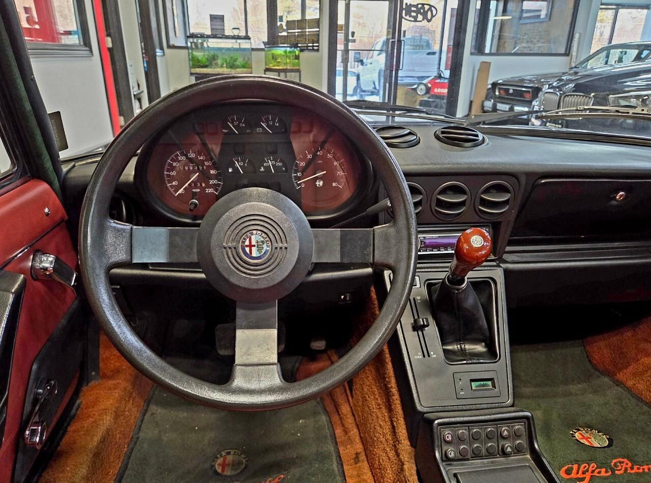 1987 Alfa Romeo Spider Graduate Manual Transmission/Very Low KMs/Certifie Photo
