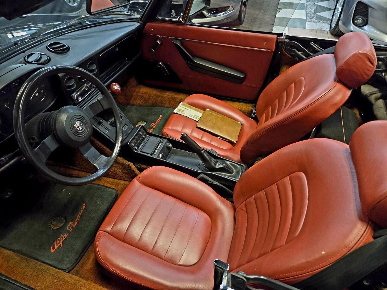 1987 Alfa Romeo Spider Graduate Manual Transmission/Very Low KMs/Converti Photo