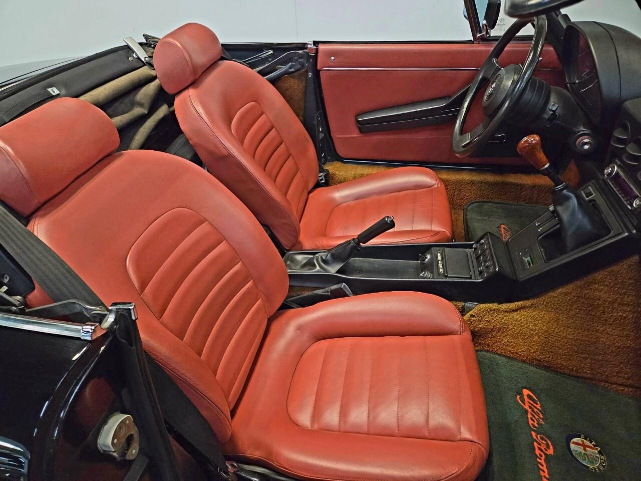 1987 Alfa Romeo Spider Graduate Manual Transmission/Very Low KMs/Converti Photo