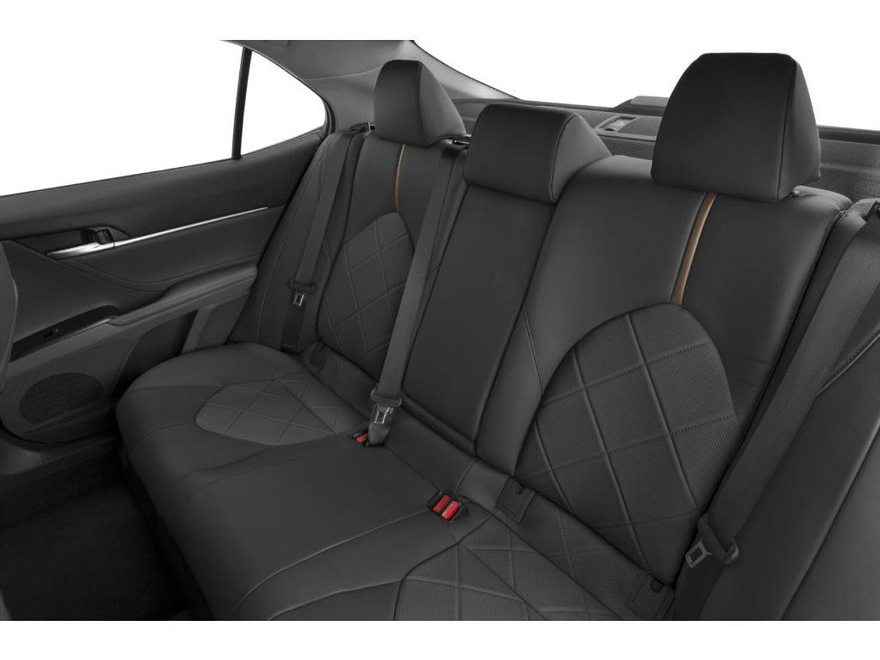 2018 Toyota Camry Hybrid SE 4dr Sedan Photo