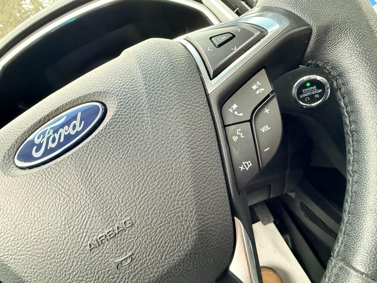 2018 Ford Edge TITANIUM 4DR ALL-WHEEL DRIVE Photo
