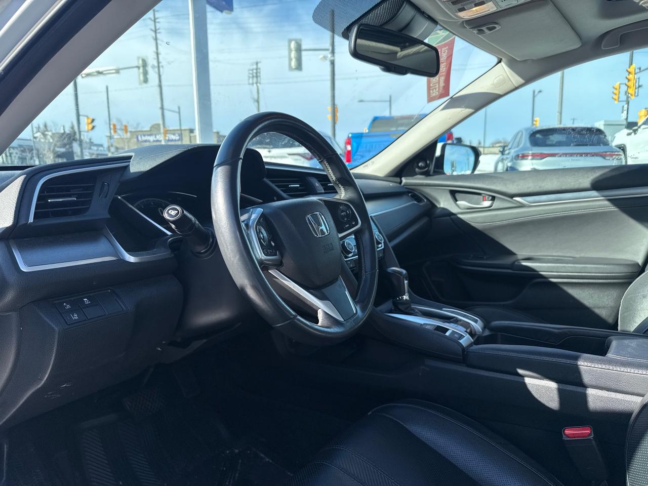 2016 Honda Civic Touring (CVT) 4dr Sedan Photo