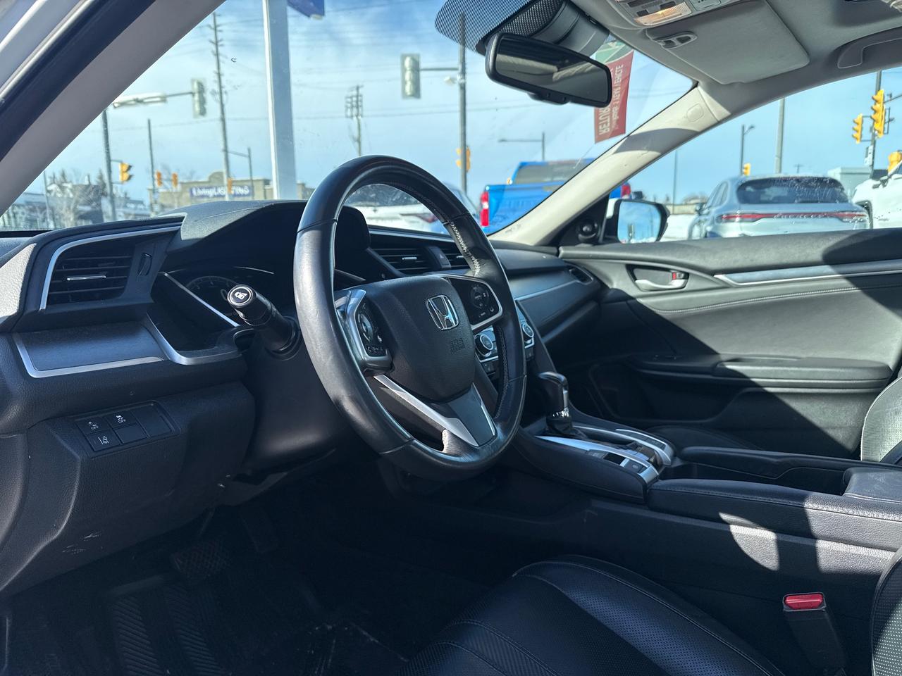 2016 Honda Civic Touring (CVT) 4dr Sedan Photo