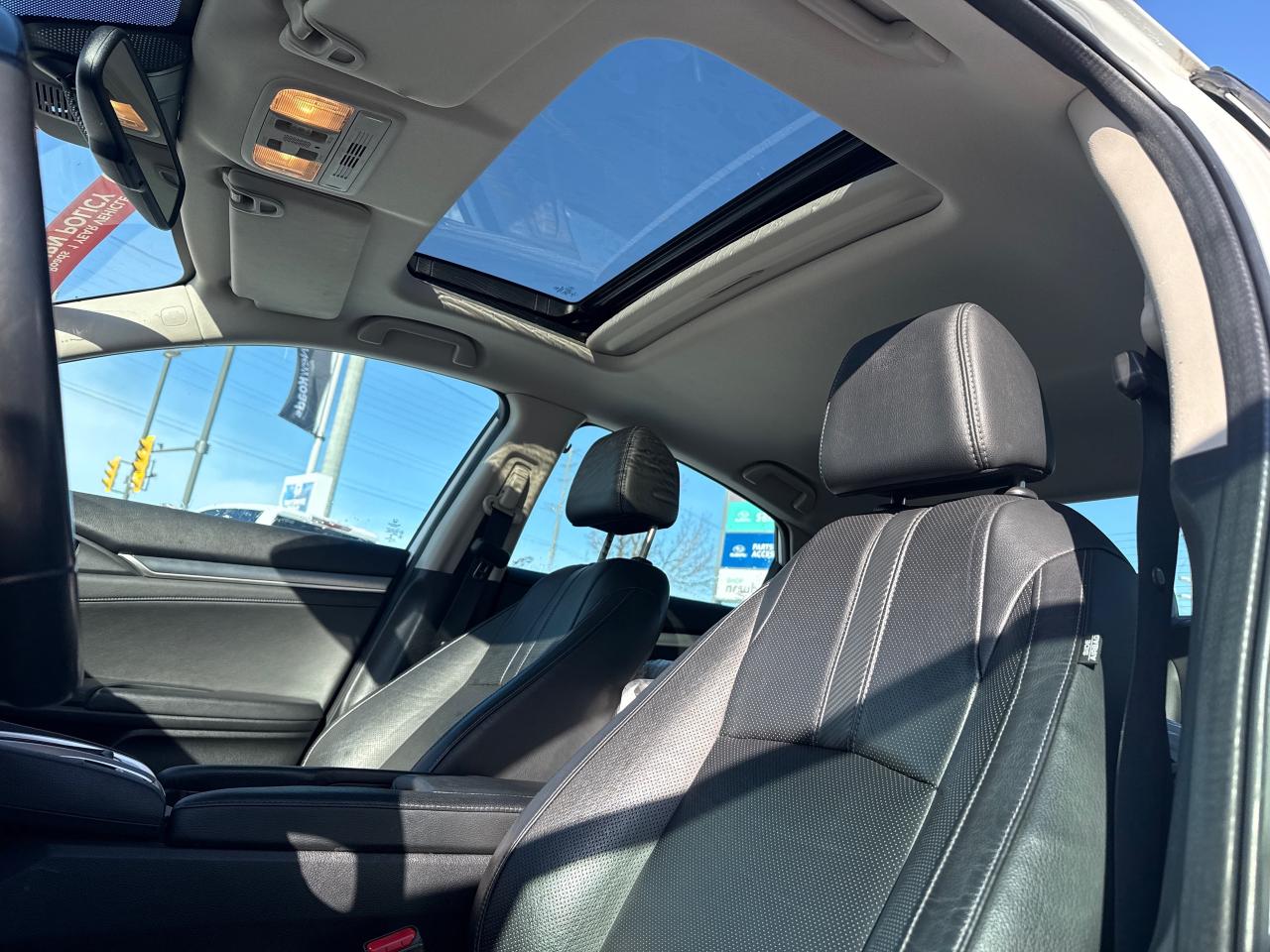 2016 Honda Civic Touring (CVT) 4dr Sedan Photo