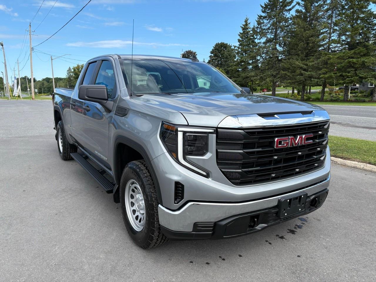 2026 GMC Sierra 1500 Double Cab Standard Box 4-Wheel Drive Pro Photo2